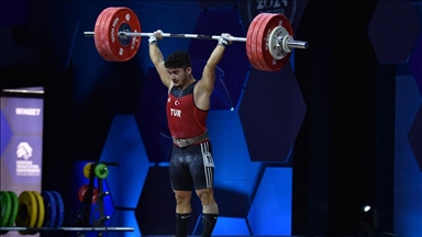 Milli halterci Muhammed Furkan Özbek, Paris 2024 kotası aldı