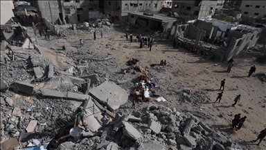 İsrail'in Gazzelilerin sığındığı okulun yakınına düzenlediği saldırıda çok sayıda kişi öldü