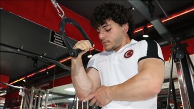 Milli bilek güreşçi İsmail, sakatlıklarına rağmen Avrupa'da madalya almayı başardı