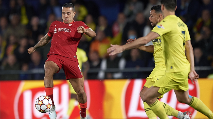 قدم.. الإسباني تياغو ألكانتارا يقرر إنهاء مسيرته الكروية