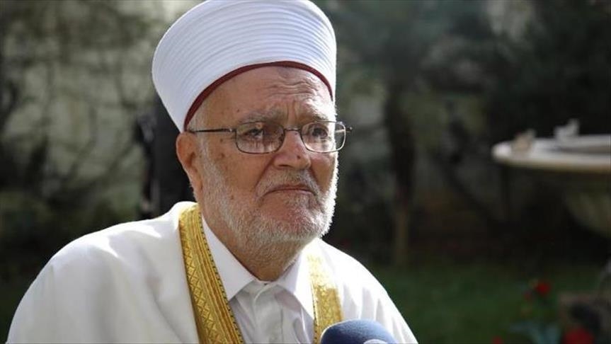 حماس تدين منع إسرائيل الشيخ عكرمة صبري من دخول الأقصى 6 أشهر