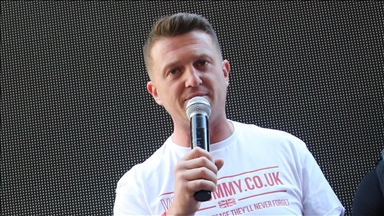 إعلام غربي: تومي روبنسون يثير احتجاجات لندن أثناء قضائه عطلة بقبرص