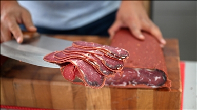 Başka şehirlerde üretilip "Kayseri pastırması ve sucuğu" diye satılan ürünlere karşı uyarı