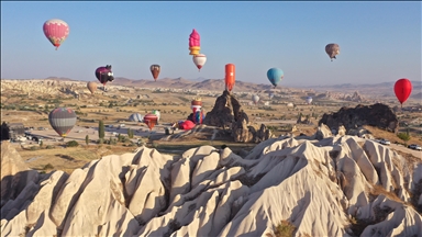 Colorful hot air balloons from around world adorn Türkiye’s picturesque Cappadocia skies