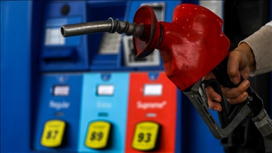 Oil prices continue to fall after recession fears