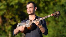 Beylerbeyi Parkı'nın Azerbaycanlı sokak sanatçısı: Tarlan İskandarov