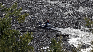 Buturović Polje: Velika količina smeća u Jablaničkom jezeru, traga se za još dvije osobe
