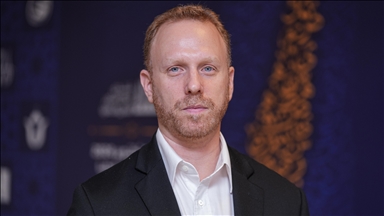 Amerikalı gazeteci Blumenthal: Batı medyasının en büyük sorunu gösterdiklerinden çok göstermedikleridir