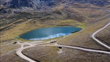 البحيرات السبع.. وجهة لسياحة الخريف في طرابزون التركية 