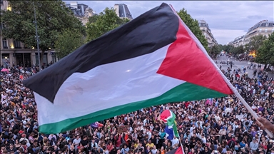 Fransız milletvekili, İsrail'in Gazze'ye saldırılarına dair yayınlardaki "çifte standardı" eleştirdi