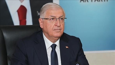 وزير الدفاع التركي يحذر من جر المنطقة إلى إضطرابات كبيرة 