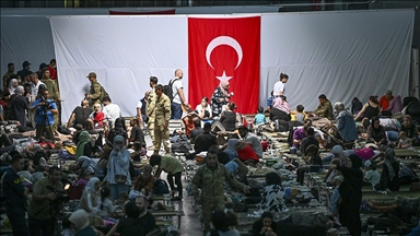 Lübnan'dan 18 yıl sonra yine gemiyle tahliye edildi