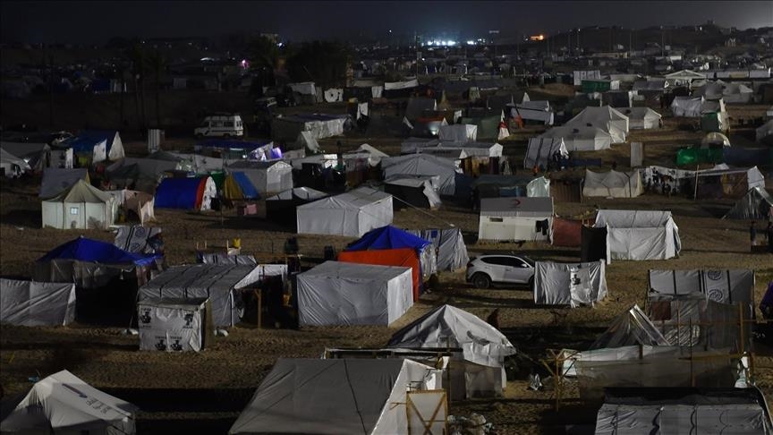 مقتل رجل وزوجته جراء قصف إسرائيلي لخيمة تؤويهما وسط غزة