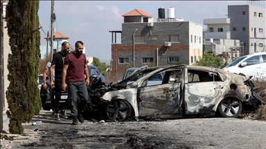 الضفة الغربية.. مستوطنون يهاجمون سيارة فلسطيني شرق رام الله