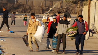 الإبادة بغزة.. نزوح من النصيرات بفعل نيران الجيش الإسرائيلي
