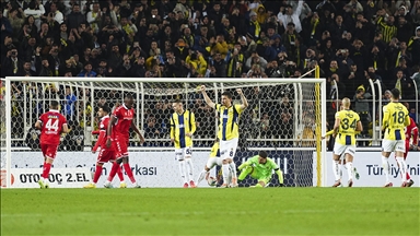 Sivasspor'un 3 maçlık galibiyet serisi Fenerbahçe mağlubiyetiyle sona erdi