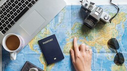 Pasaport ve laptop ile özgürlüğün, sabrın ve direncin sınandığı bir yolculuk