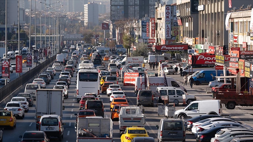 Ankara'da artan trafiğe çözüm için "sıkışıklık ücretlendirmesi" ve "mesai  saati değişikliği" önerisi