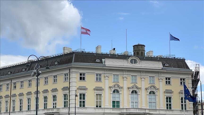 Austria strips off Ukrainian after refusing to sing national anthem in neutralization ceremony