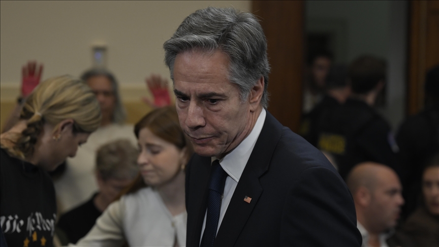 Во время слушаний в Конгрессе Блинкен подвергся протесту