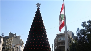 رغم الحرب والأزمات.. شجرة الميلاد تضيء قلوب اللبنانيين بالأمل 