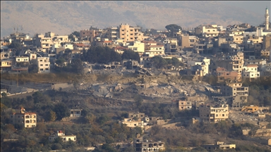 Israeli army withdraws from Lebanese town under cease-fire