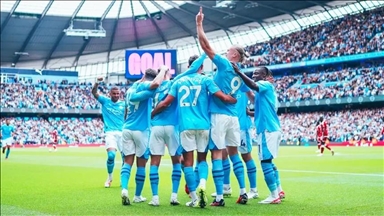 قدم.. مانشستر سيتي يدين "الإساءة العنصرية" ضد لاعبه كايل ووكر