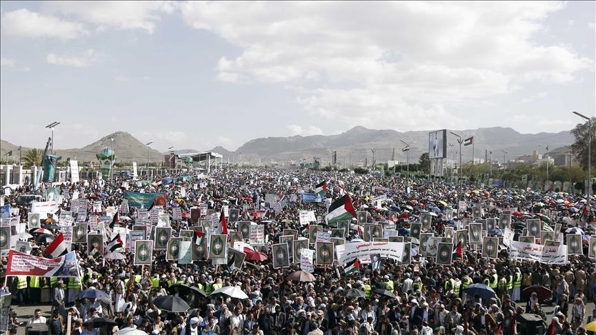 أول أيام 2025.. مظاهرة بجامعة صنعاء تنديدا بإبادة إسرائيل لغزة