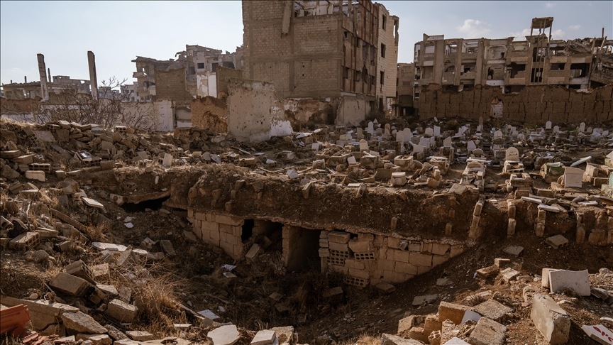 "الصحة السورية": مئات المنشآت مدمرة ونعمل على تنظيم العمل الإغاثي