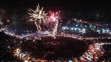 Suriyeliler, Şam'da hem Rejim'in yıkılmasını ve hem yeni yılı coşku içinde kutladı
