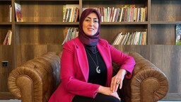 Doç. Dr. Ebru Şenocak, Türk dilini zirveye taşıyan Karacaoğlan'ın Türk halkının özü olduğunu söyledi