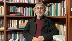 Yazar Ahmet Demirhan, Necip Fazıl Kısakürek'in şiirlerinin,