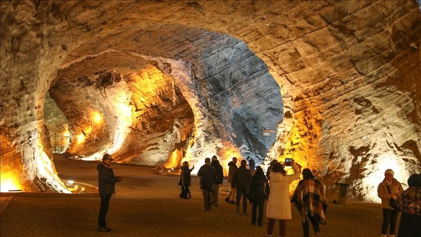 مغارات الملح شرقي تركيا.. من منجم تاريخي إلى وجهة سياحية 