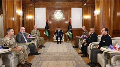 ليبيا.. الدبيبة يبحث مع رئيس الأركان البريطاني التعاون العسكري