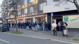 Almanya'da ramazan boyunca iftar paketlerini ihtiyaç sahiplerine ulaştırıyorlar
