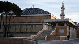 Roma Büyük Cami ramazanda iftar sofralarıyla herkes için buluşma noktası haline geliyor