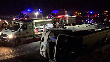 Çankırı'da devrilen işçi servisindeki 23 kişi yaralandı