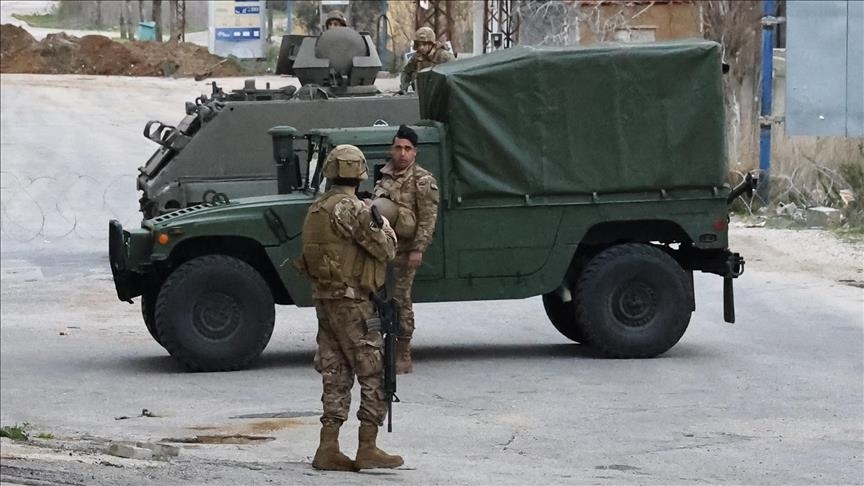 جيش لبنان يعلن تسلمه من "حماس" مشتبها بإطلاق صواريخ على إسرائيل