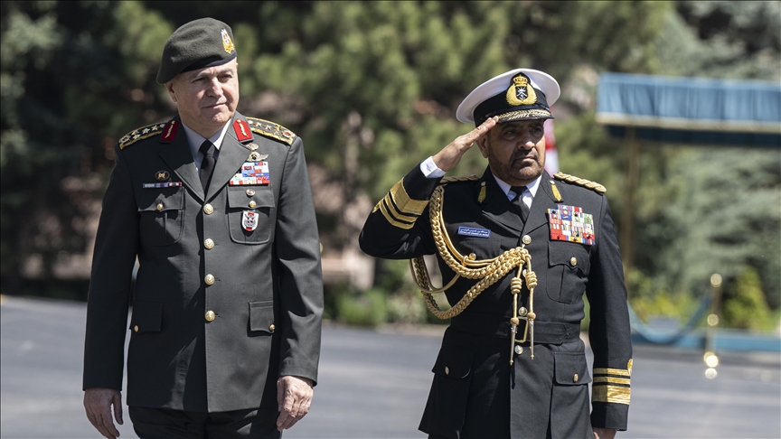 دیدار روسای ستاد کل ارتش ترکیه و عمان در آنکارا 