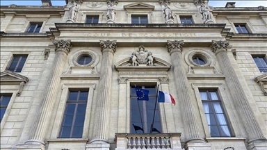 France, EU hold Paris conference to attract US researchers