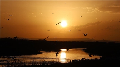 Зајдисонце на езерото Ван