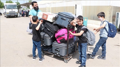 منذ سقوط الأسد.. استمرار عودة السوريين من تركيا إلى بلادهم