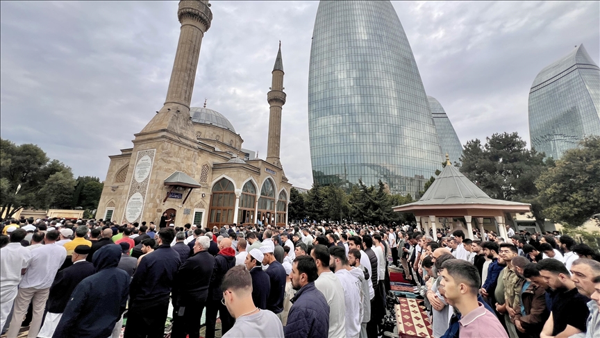 اقامه نماز عید قربان در جمهوری آذربایجان