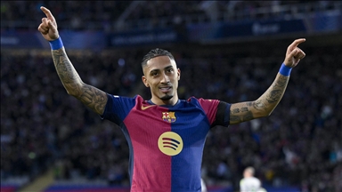 قدم.. البرازيلي رافينيا يفوز بجائزة أفضل لاعب بالدوري الإسباني 