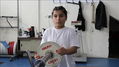 Patronunun yönlendirmesiyle haltere başlayan Rümeysa Balıkaya'nın hedefi büyük