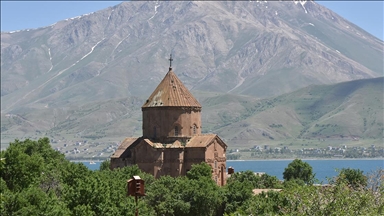 Van Gölü'ndeki Akdamar Adası'nı bu yıl yaklaşık 60 bin kişi ziyaret etti