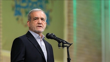 بزشكيان: مزاعم التعاون العسكري بين جيراننا وإسرائيل غير مؤكدة