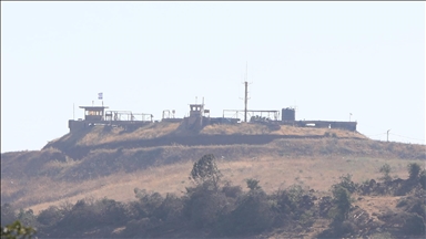 Izraeli zgjeron praninë ushtarake në jug të Sirisë me 10 baza, mijëra të zhvendosur