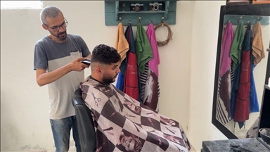 Палестинский парикмахер нашел выход из кризиса: Он предоставляет услуги в обмен на продукты 