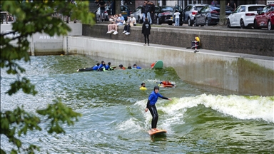 Урбаното сурфање сѐ попопуларна активност во холандскиот град Ротердам